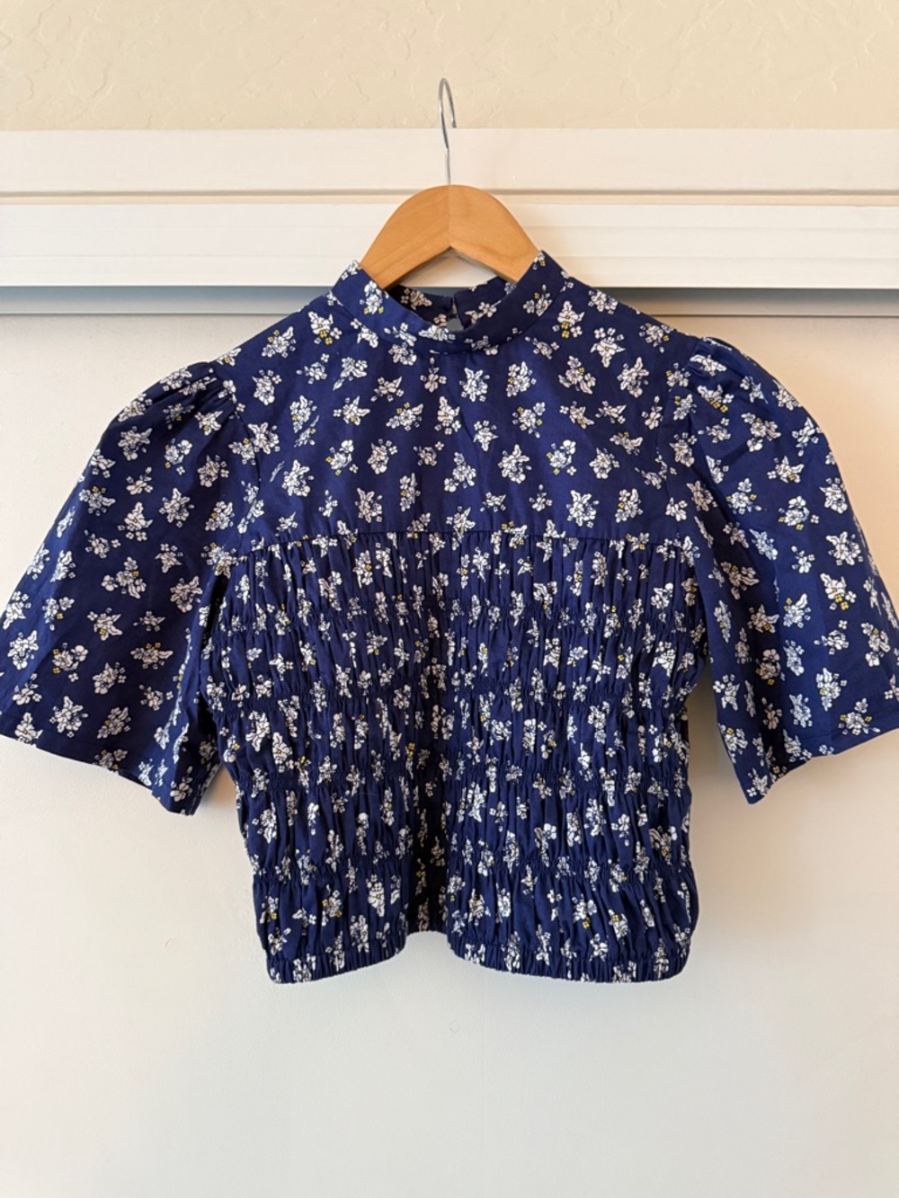 Dear Samfu Navy Floral Smocked Short Sleeve Top